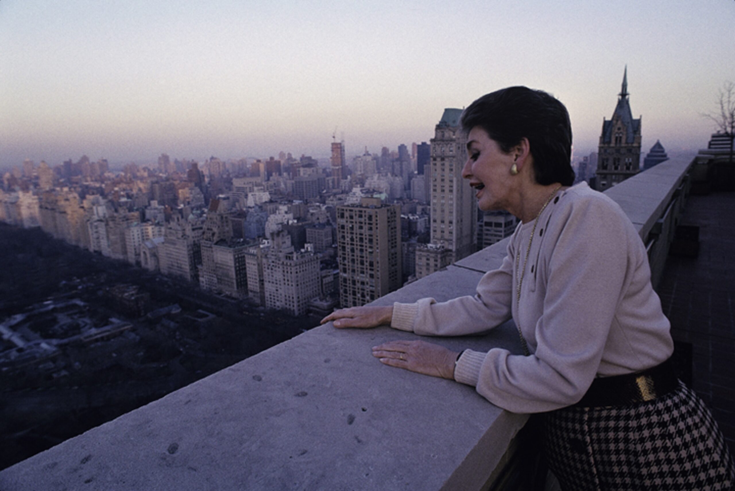 Leona Helmsley: From Humble Factory Worker to NYC Real Estate Mogul, Her Journey Ends in Jail But Legacy Lives On Through Billions to Charity—and Her Beloved Dog.