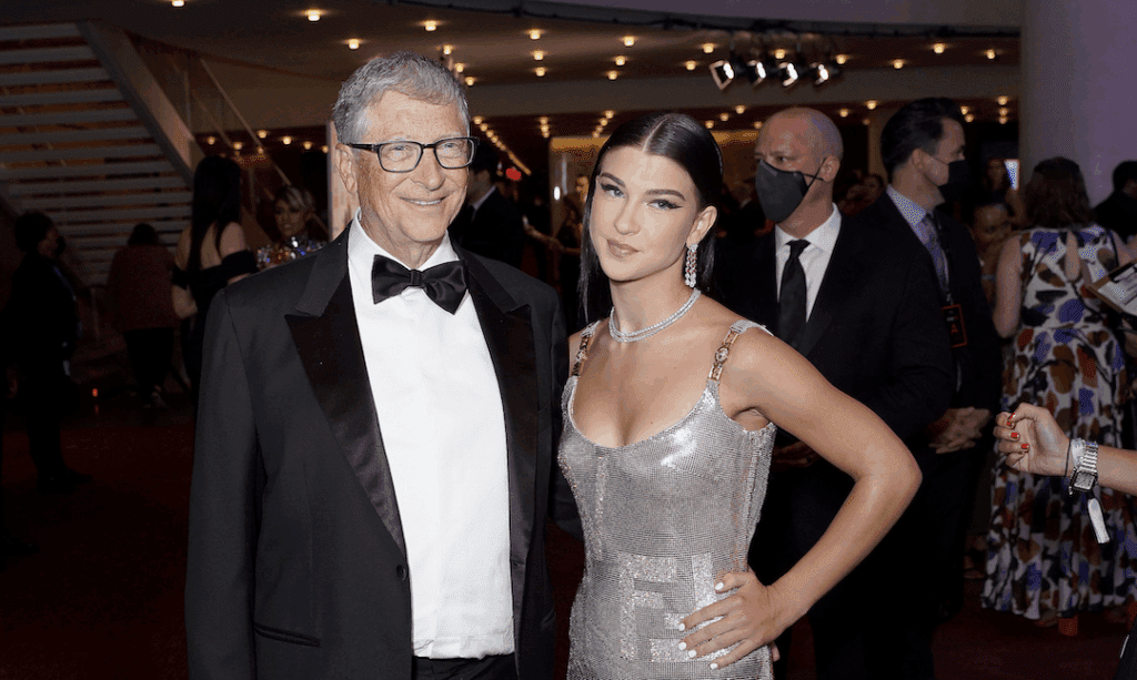 Microsoft's market cap soars to $4 trillion, yet Bill Gates lingers at $1.4 trillion—thanks to Warren Buffett's regrettable guidance.