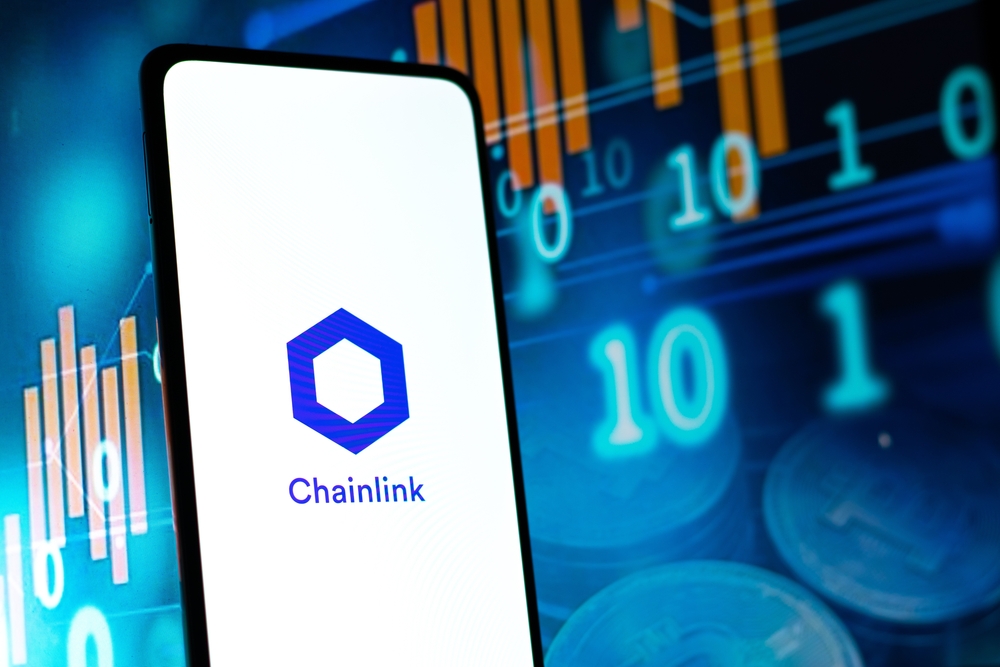 Chainlink (LINK) surges 3.6% as Stellar integration expands RWA horizons.